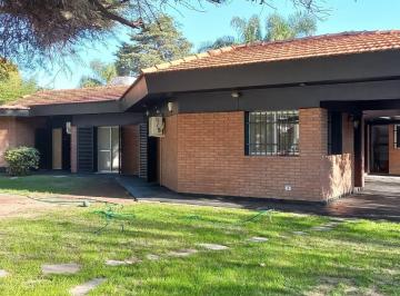 Casa de 6 ambientes, Córdoba · Vdo Importante Propiedad Apta Crédito a m. de Mujer Urbana