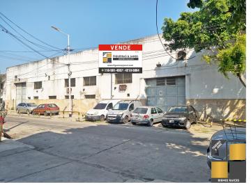 Bodega-Galpón , Avellaneda · Galpon Industrial Sobre Ocho Lotes de Terreno de 2000 m Cuadrados!