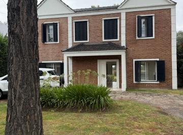 Casa · 230m² · 4 Ambientes · Casa - Venado II