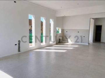 Casa · 230m² · 5 Ambientes · 2 Cocheras · Casa en Venta. Lujan