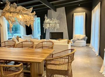Casa · 330m² · 7 Ambientes · 2 Cocheras · Casa en Venta en Marítimo IV, Costa Esmeralda, a Pasos de La Playa