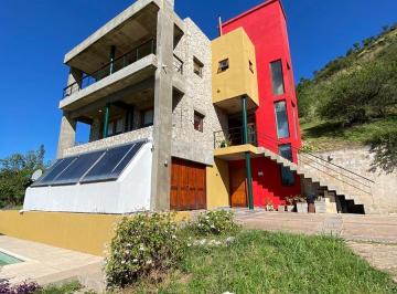 Casa · 243m² · 6 Ambientes · 2 Cocheras · Embalsina - Villa del Dique