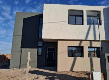 Casa · 120m² · 5 Ambientes · Duplex en Venta en Rincones de Manantiales, 3 Dorm