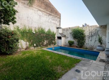 Casa · 263m² · 7 Ambientes · 2 Cocheras · Amplia Casa de 4 Dorm. y Estudio, con Patio Verde, Pileta y Cochera