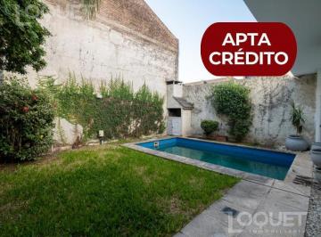 Casa · 263m² · 7 Ambientes · 2 Cocheras · Amplia Casa de 4 Dorm. y Estudio, con Patio Verde, Pileta y Cochera