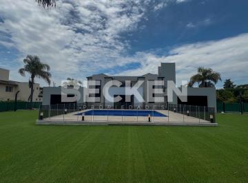 Casa · 700m² · 4 Ambientes · 2 Cocheras · Casa en Las Delicias Moderna Como Nueva