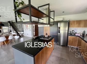 Casa · 200m² · 5 Ambientes · 2 Cocheras · Casa en Venta en Acacias, Puertos del Lago