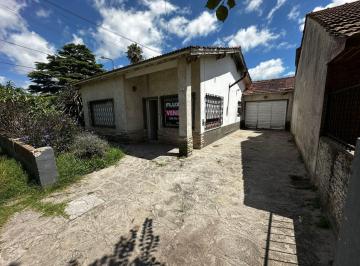 Casa · 70m² · 3 Ambientes · 1 Cochera · Oportunidad Chalet 3 Ambientes a Reciclar Barrio Caisamar