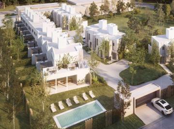 Casa · 81m² · 4 Ambientes · 1 Cochera · Casa Venta Funes Condominio Las Calandrias 2 Dorm.