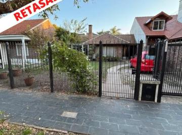 Casa · 174m² · 5 Ambientes · 3 Cocheras · Casa en Adrogué