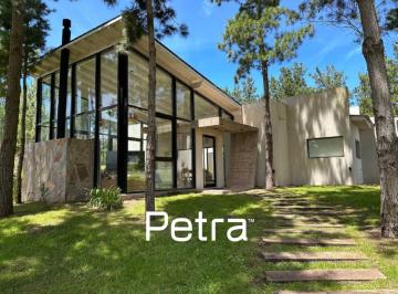 Casa · 160m² · 4 Ambientes · Casa en Venta en Costa Esmeralda con Fondo Libre