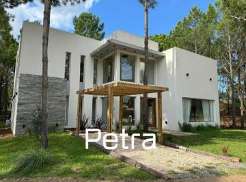 Casa · 250m² · 4 Ambientes · Casa en Venta en Pinamar Barrio Pioneros