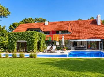 Foto1 · Cómoda Casa de 5 Dorm. y Piscina Climatizada en Punta del Este