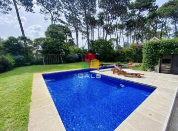 Foto1 · Cómoda Casa de 5 Dorm. y Piscina Climatizada en Punta del Este