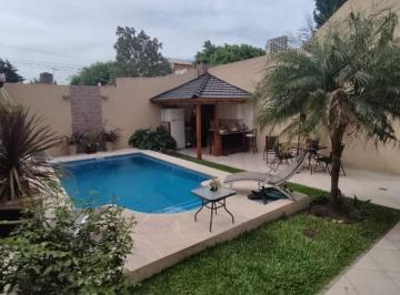 Casa de 4 ambientes, La Matanza · Chalet de 4 Ambientes con Piscina