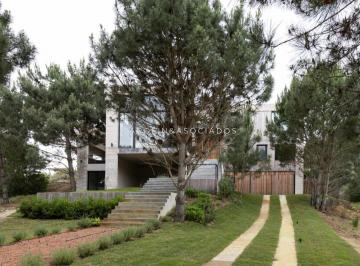 Foto1 · Casa de 4 Dorm. en Venta en Laguna Escondida