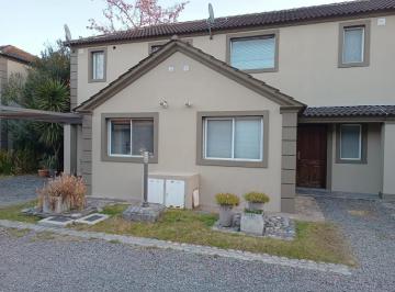 Casa · 78m² · 4 Ambientes · 1 Cochera · Casa en Venta en Oportunidad!