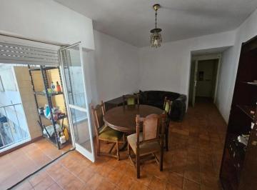 Departamento de 2 ambientes, Balvanera · 2 Amb Luminoso con 2 Balcones, Uno con Lavadero y Aire Frío/calor – Balvanera
