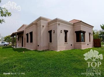 Casa · 265m² · 6 Ambientes · 2 Cocheras · Casa en El Canton - Golf