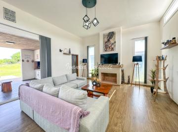 Casa de 4 ambientes, Costa Esmeralda · Venta Casa Moderna Comoda Costa Esmeralda Amoblada - Piscina
