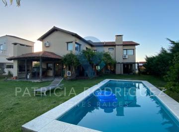 Casa · 223m² · 5 Ambientes · 1 Cochera · Casa - Los Talas