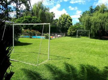 Quinta vacacional · 190m² · 4 Dormitorios · 2 Cocheras · Quinta 5 Amb Venta C/ Pileta Francisco Alvarez