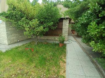Casa · 150m² · 8 Ambientes · 1 Cochera · Casa en Cutral Có