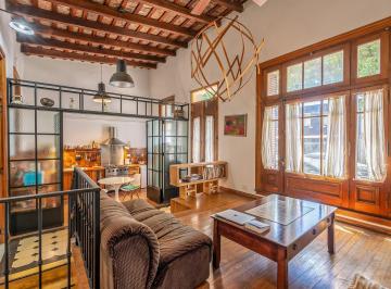 Casa · 246m² · 5 Ambientes · Casa de Estilo - Venta - 5 Amb - Suite - Patio - Terraza - Quincho - Colegiales