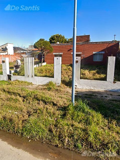 Sobre un amplio lote de 600 m² en Faro Norte, dos chalets a reciclar