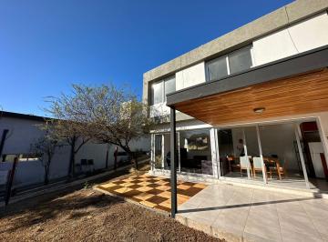 Casa · 160m² · 6 Ambientes · 2 Cocheras · Casa en Venta en Alto Warcalde 3 Dorm. - Seguridad 24 Horas