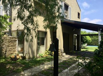 Casa de 5 ambientes, Berazategui · Casa en Barrio Cerrado El Carmencito