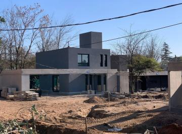 Casa · 162m² · 5 Ambientes · 2 Cocheras · Casa en Patagonia Home Warcalde