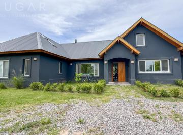 Casa · 210m² · 4 Ambientes · Venta Casa - Barrio Privado Everlinks Golf Club / Lujan
