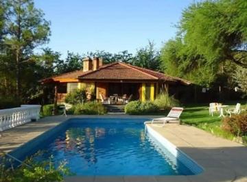 Casa · 164m² · 4 Ambientes · venta de Chalet Japonés con Pileta, Gran Parque en Santa Rosa de Calamuchita.