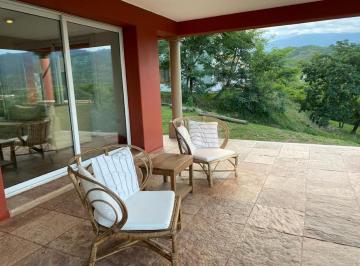 Casa · 270m² · 5 Ambientes · 4 Cocheras · Hermosa Casa en Alquiler