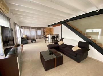 Casa · 187m² · 5 Ambientes · Casa en Alquiler Barrio Chauvin