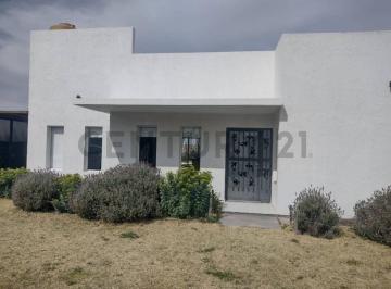 Casa · 136m² · 3 Ambientes · 1 Cochera · Venta Casa 3 Ambientes en San Rafael.