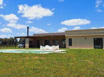 Casa · 130m² · 4 Ambientes · 2 Cocheras · Venta Casa 4 Ambientes con Pileta y Detalles de Categoria en Chacras de San Andres de Giles
