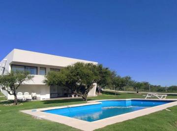 Casa · 400m² · 6 Ambientes · 4 Cocheras · Casa en Causana