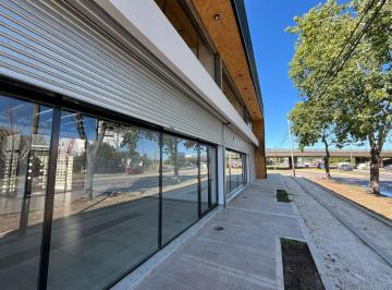Local comercial · 168m² · 2 Ambientes · 1 Cochera · Local en Venta en Av 13 y 520 de 168 m Tolosa