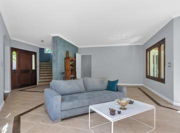Casa · 795m² · 5 Ambientes · 2 Cocheras · Casa en Excelente Ubicación a Solo un Puente del Peaje