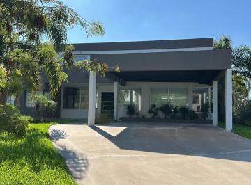 Casa de 5 ambientes, Ezeiza · Excelente Casa con Muy Buena Parquizacion y Ubicacion Privilegiada Dueño Vende