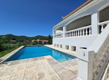 Casa · 700m² · Venta Increible Casa en Potrerillo Larreta
