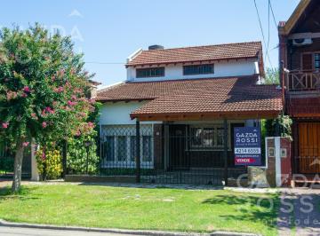 Casa · 193m² · 4 Ambientes · 1 Cochera · Casa en Venta Apta Credito
