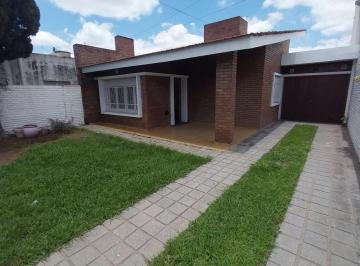 Casa · 232m² · 6 Ambientes · 2 Cocheras · Casa 3 Dorm. a La Venta Arguello