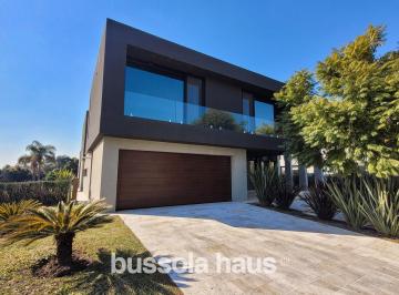 Casa · 590m² · 8 Ambientes · 6 Cocheras · Casa en Venta 7 Ambientes en El Yacht Nordelta Tigre