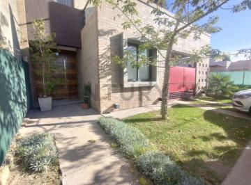 Casa · 140m² · 3 Ambientes · 1 Cochera · Venta Casa Ubicada en Barrio Privado Pinar de El Sol VI