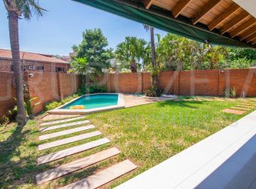Casa · 496m² · 2 Ambientes · 2 Cocheras · En Venta Hermosa Casa en Los Laureles