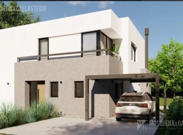 Casa · 170m² · 4 Ambientes · 3 Cocheras · Terreno en Vila Marina