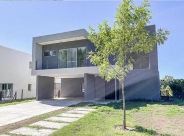 Casa · 329m² · 5 Dormitorios · 2 Cocheras · Casa Al Rio en Venta en San Juan - Villa Nueva